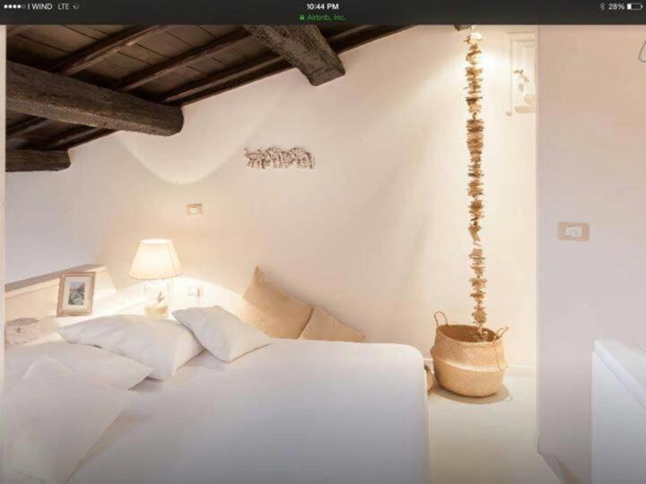 Piazza Navona White Penthouse Lejlighed