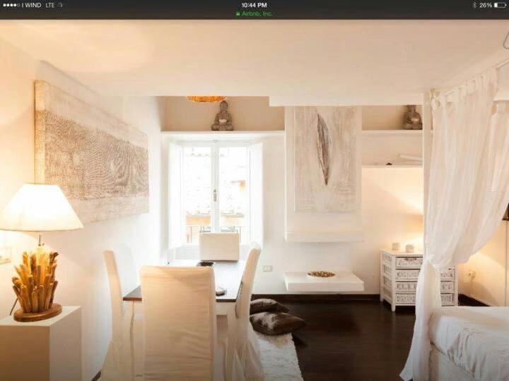 Piazza Navona White Penthouse Lejlighed